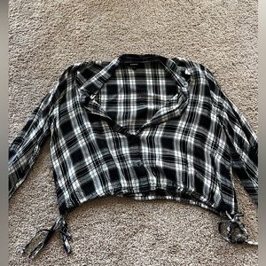 L Express black and white cropped plaid top